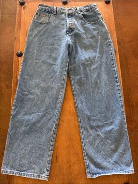 Classic Relaxed Light Blue Jeans — Casual Everyday Fit